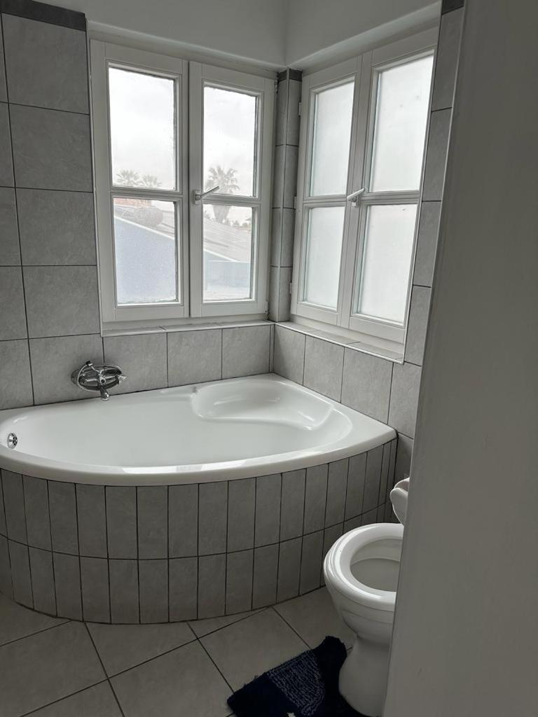 Coastwave Guest House Walvis Bay Bagian luar foto