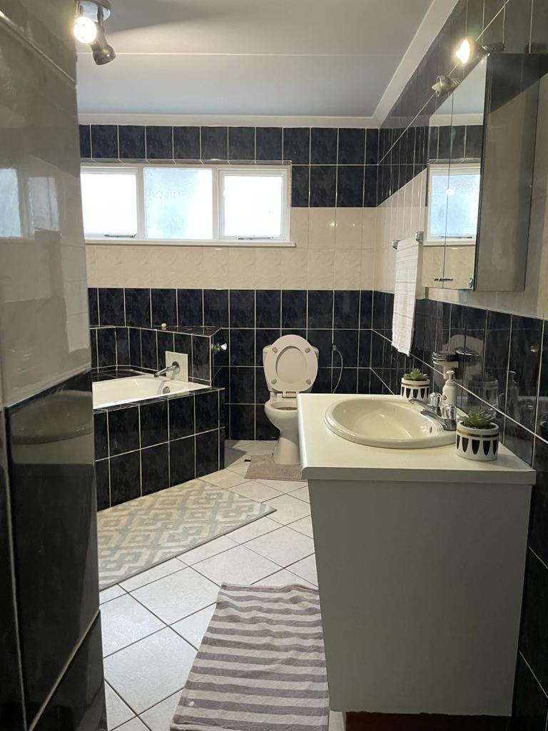 Coastwave Guest House Walvis Bay Bagian luar foto