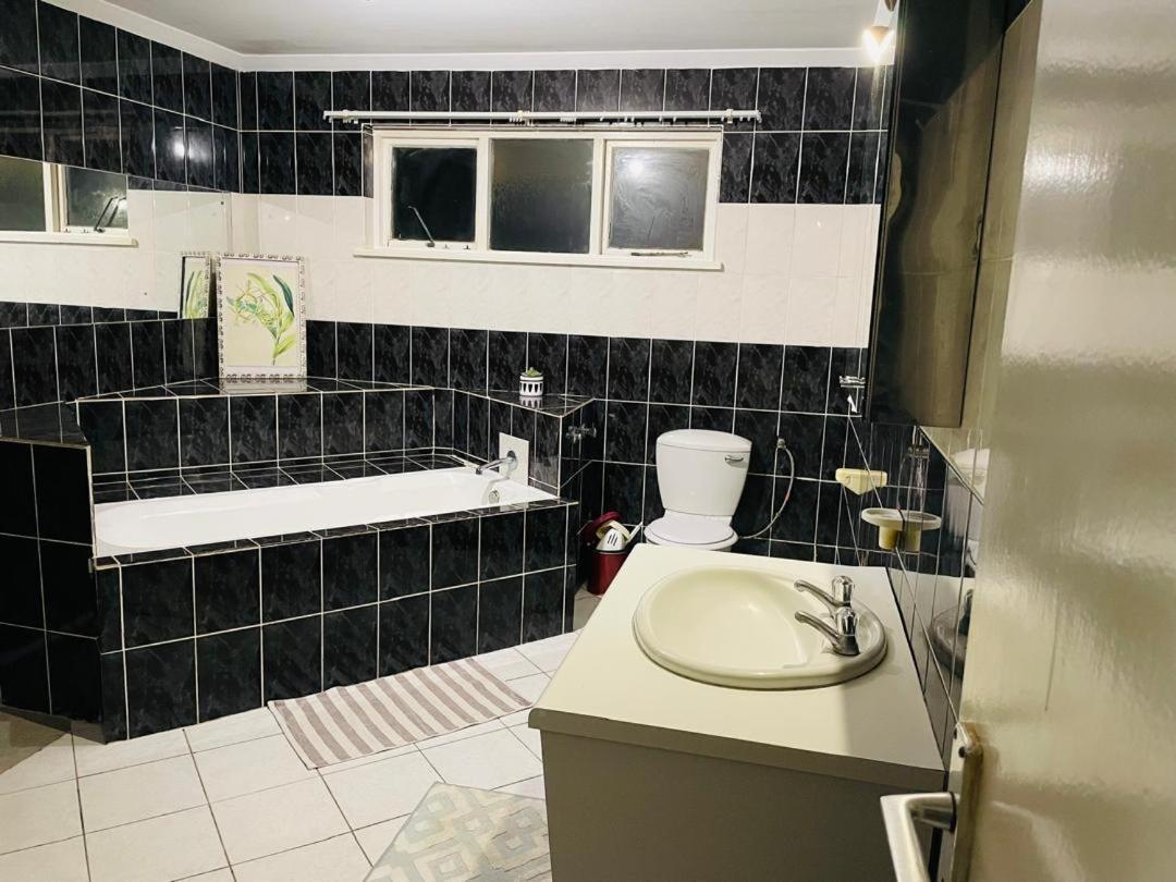 Coastwave Guest House Walvis Bay Bagian luar foto