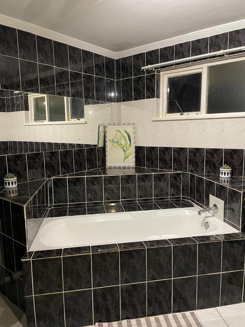 Coastwave Guest House Walvis Bay Bagian luar foto