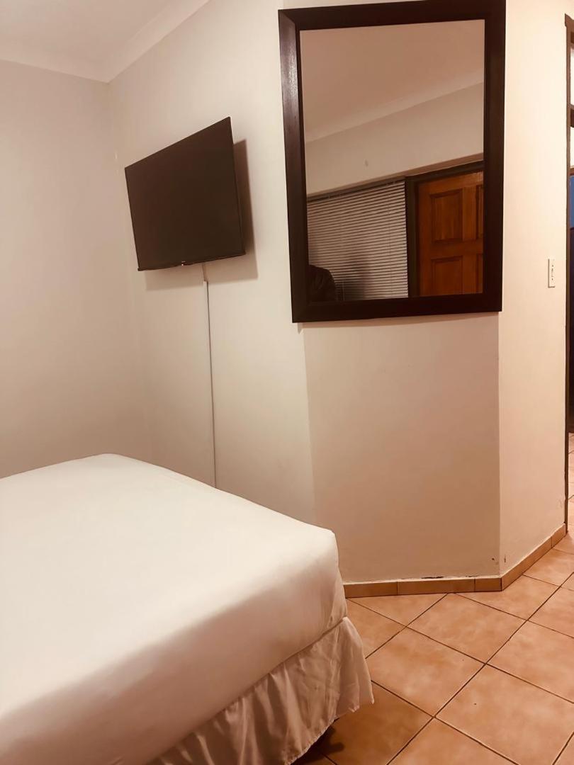 Coastwave Guest House Walvis Bay Bagian luar foto