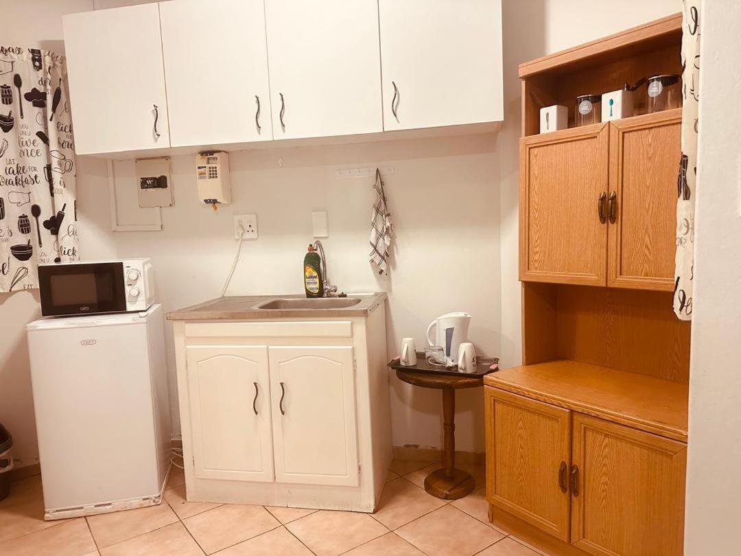 Coastwave Guest House Walvis Bay Bagian luar foto